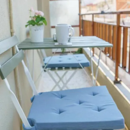 Apartamento Coastal Sleeps 4 With Free Parking