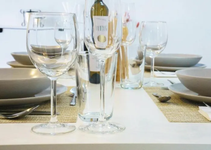 Coastal Sleeps 4 With Free Parking Апартаменты