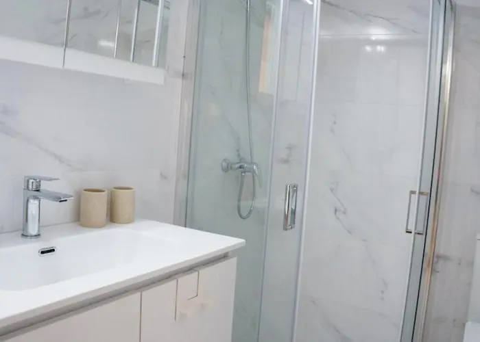 Coastal Sleeps 4 With Free Parking Apartman Lutráki