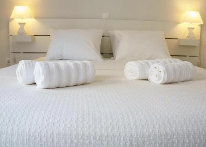 Coastal Sleeps 4 With Free Parking Apartman Lutráki