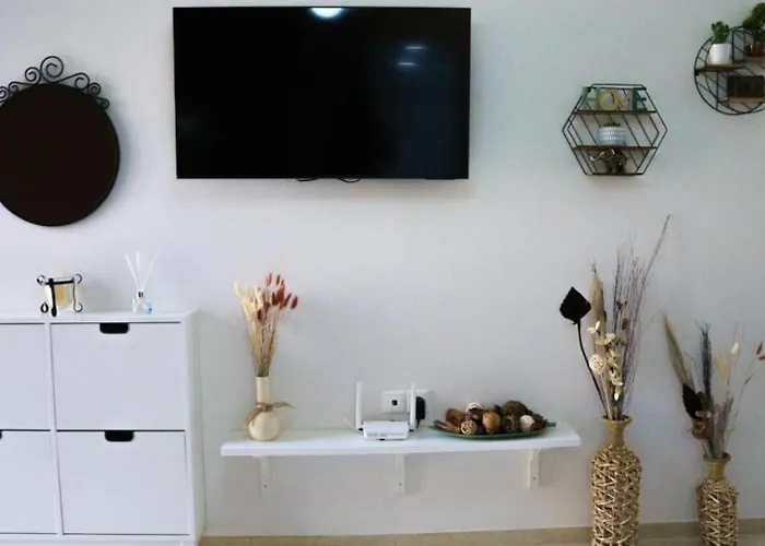 Coastal Sleeps 4 With Free Parking Апартаменты *