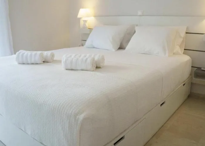 Coastal Sleeps 4 With Free Parking Lutráki